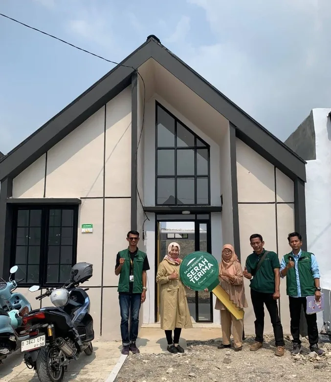 Foto serah terima rumah yang dipasangkan dengan ulasan septa detalie